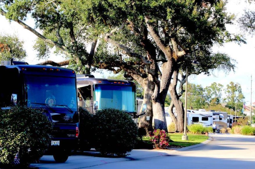 15 Majestic Oaks RV Resort