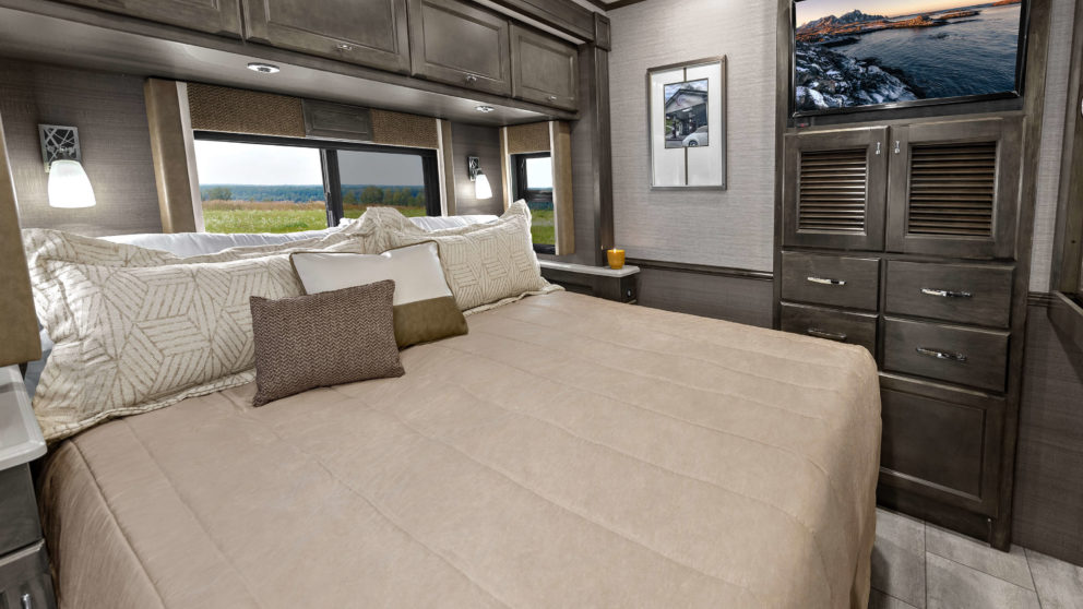 MY22 32 SA Open Road Bedroom Wide Sand Bar 1 1