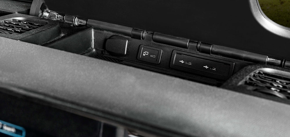 MY20 Wayfarer 25 RW 016 Dash Chargers
