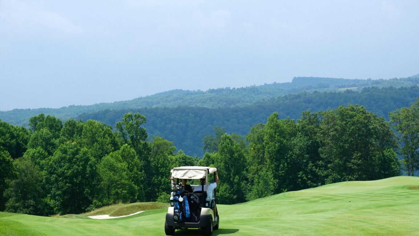 Drive and Putt: Top RV-Friendly Golf Resorts for Your Next Adventure