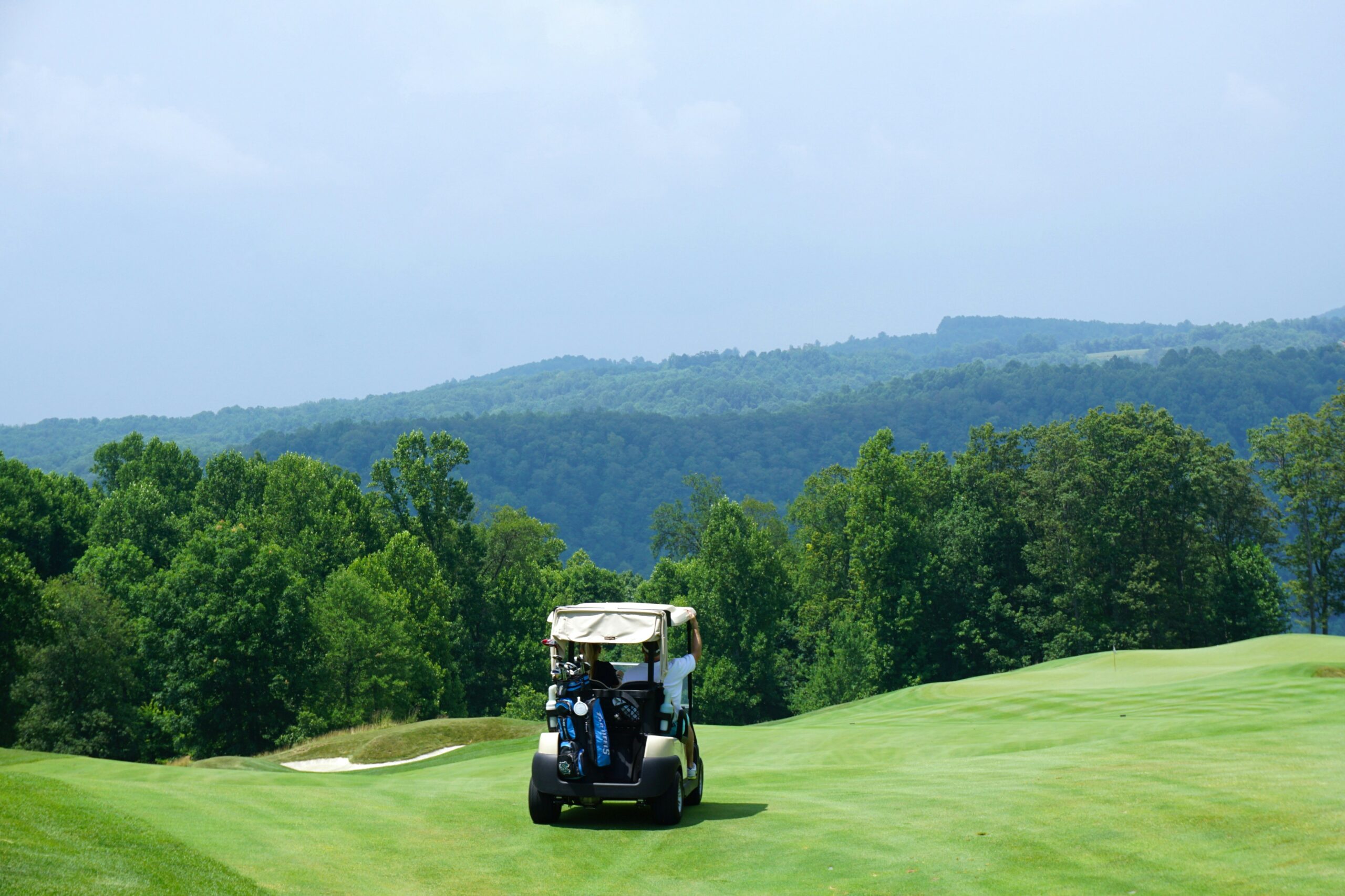 Drive and Putt: Top RV-Friendly Golf Resorts for Your Next Adventure