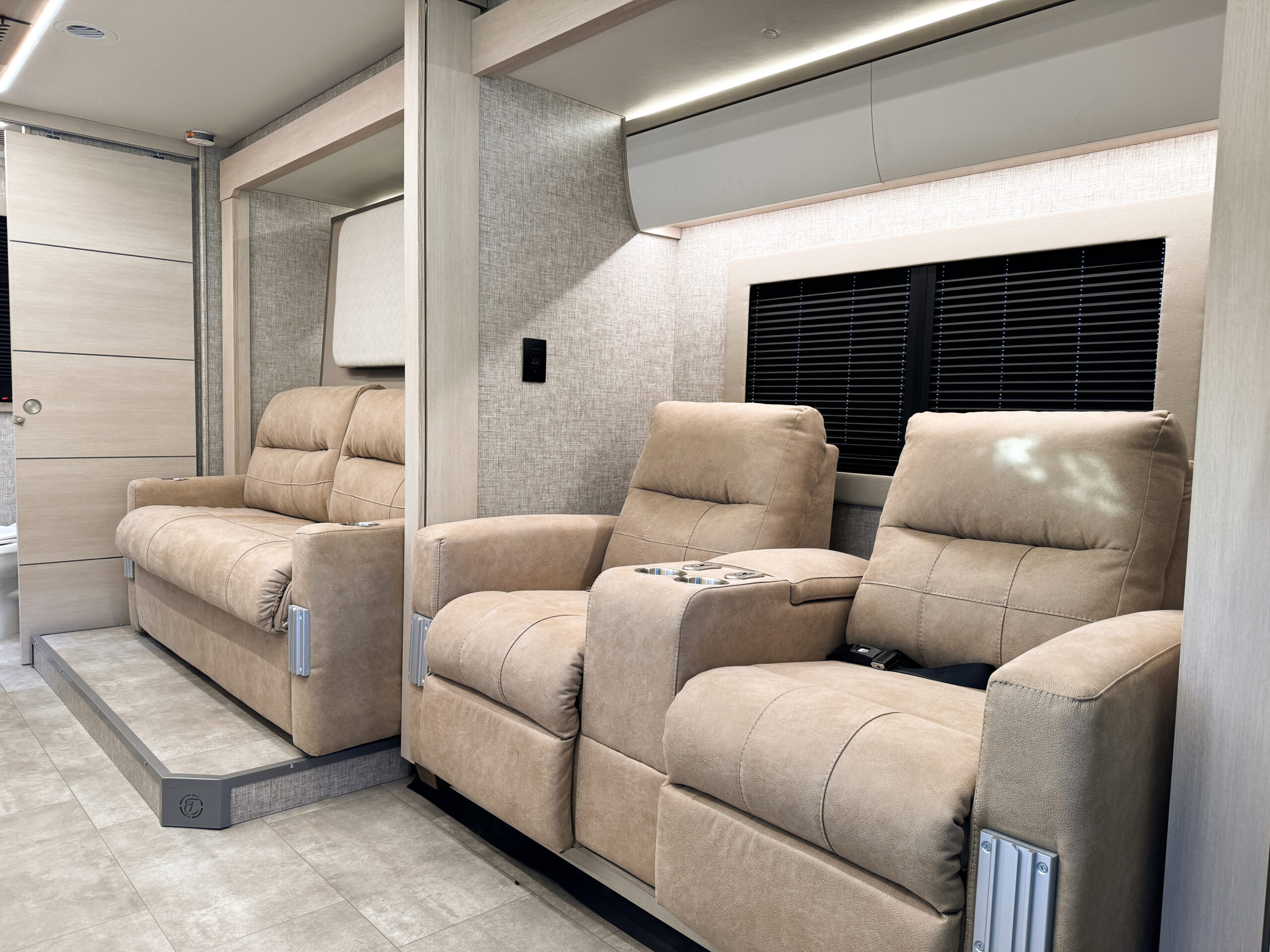  Wayfarer 25 XRW Image