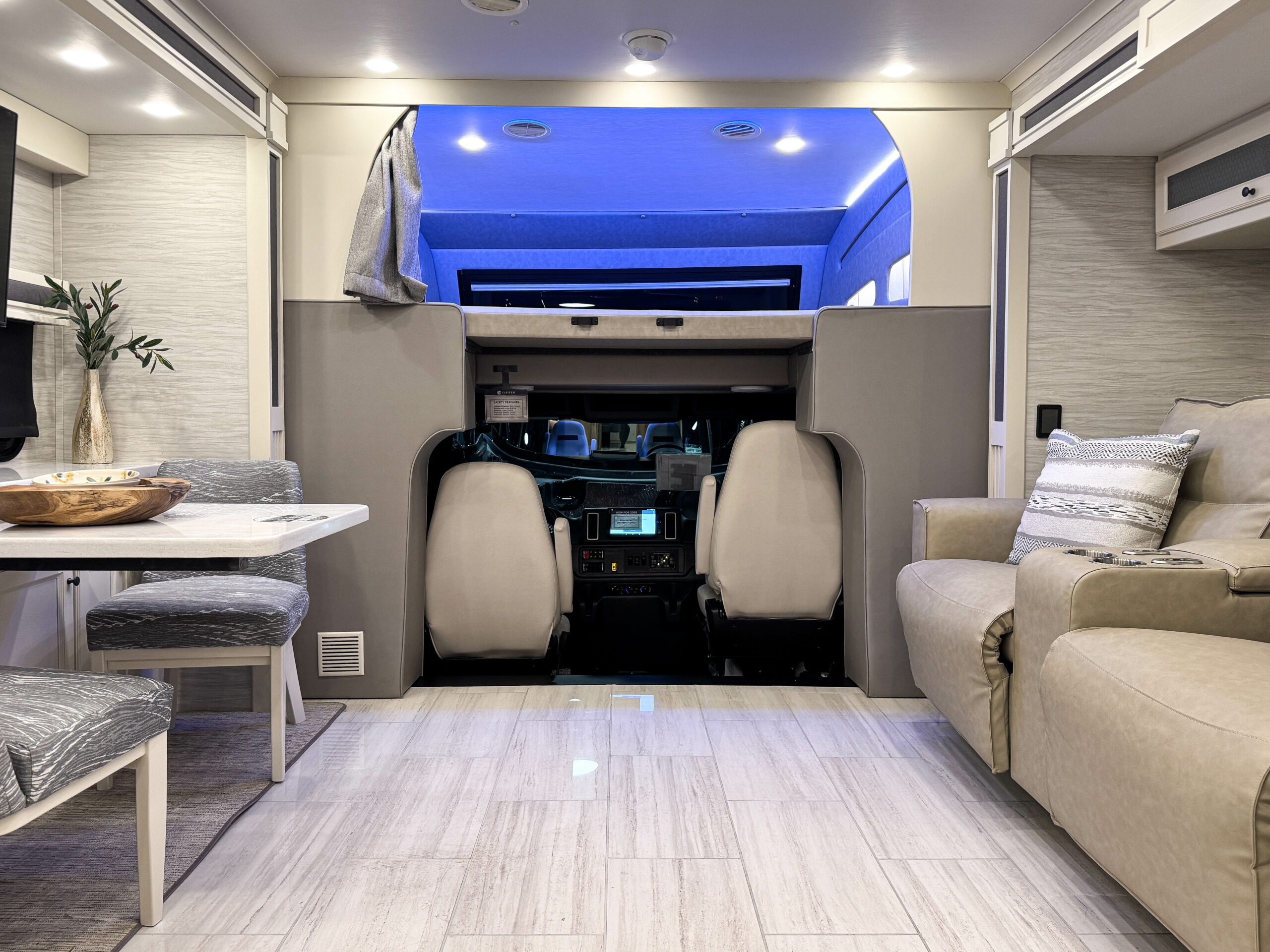 Allegro Bay 38 BB Image